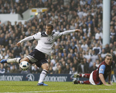 Rafael van der Vaart scores the winner for Spurs against Aston Villa